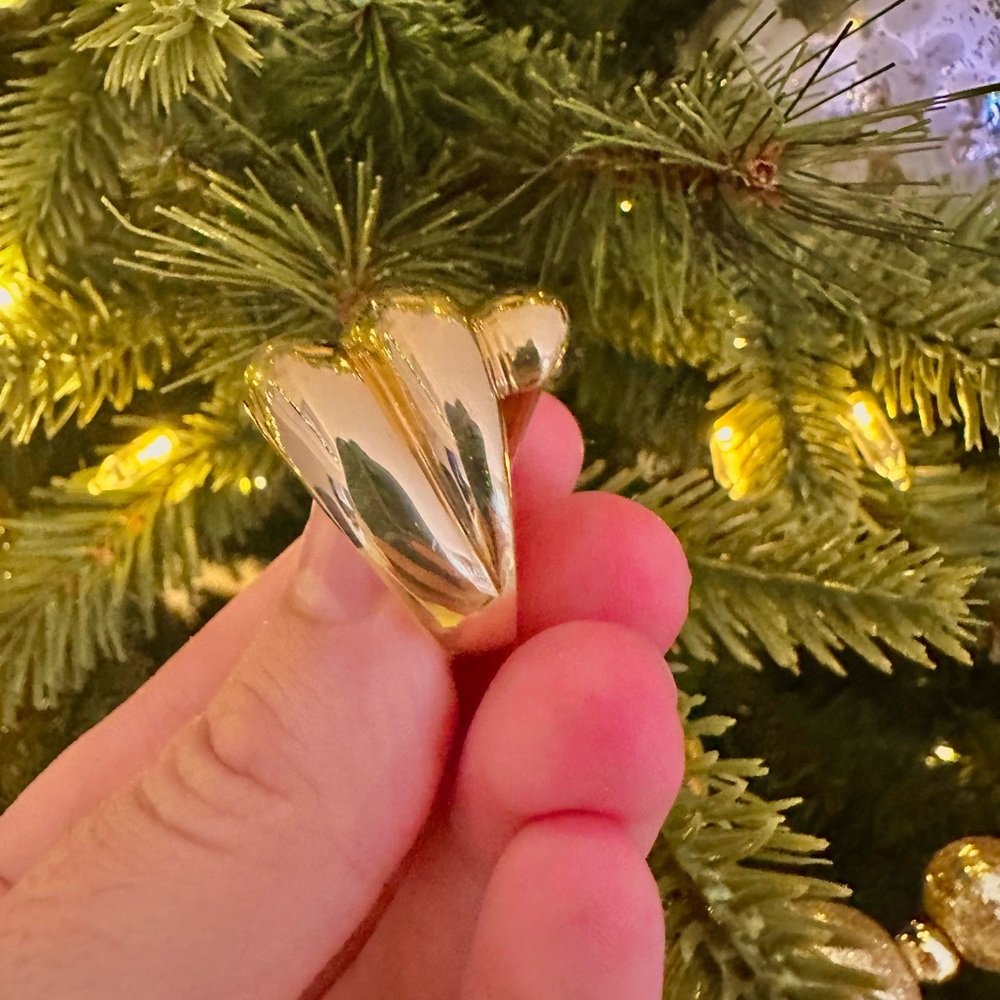 SOLD! 17.6 Grams Solid 14k Gold Swirl Cocktail Ring - Picture 6 of 16